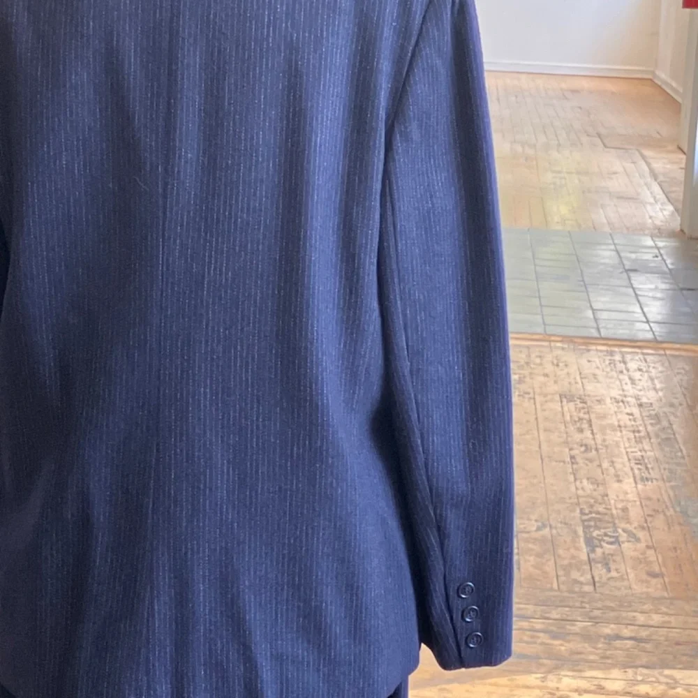 Vintage navy pinstriped skirt suit - Picture 8 of 14